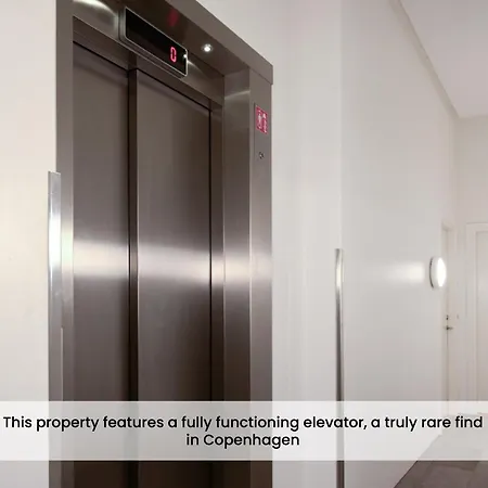 Apartment Sanders Arena - Chic Three-bedroom Close To Metro Station *