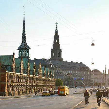 Sanders Arena - Chic Three-bedroom Close To Metro Station Apartment Copenhagen