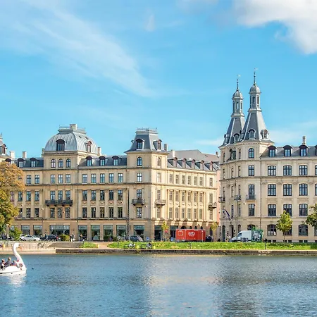 Appartamento Sanders Arena - Chic Three-bedroom Close To Metro Station