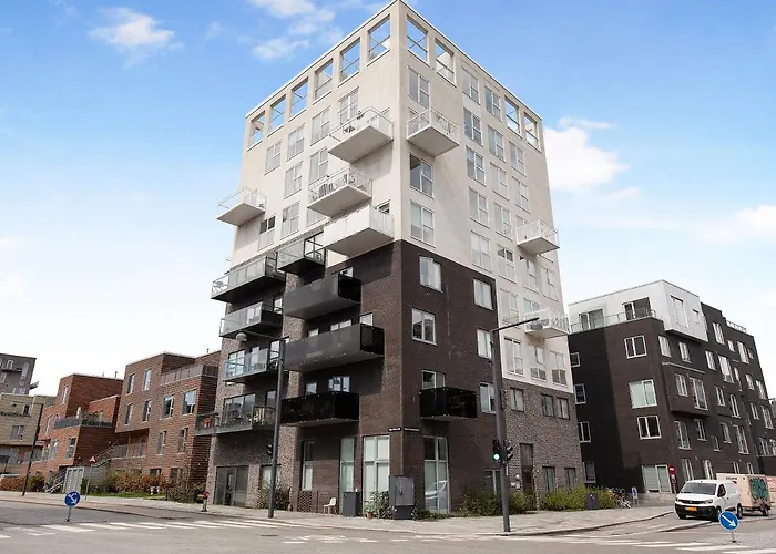 Sanders Arena - Chic Three-bedroom Close To Metro Station Lejlighed *